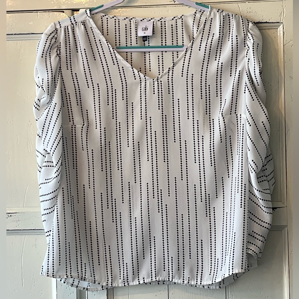 ❤️Fabulous ‘Devoted’ Like New CAbi Top in Medium Just in Time for Valentine’s ❤️